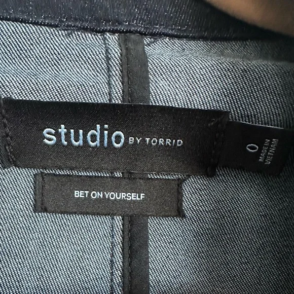 Torrid Denim Puff Sleeve Blazer- Dark Blue - Picture 4 of 5